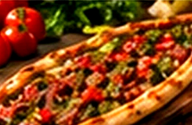 Tekli sebzeli kıymalı pide